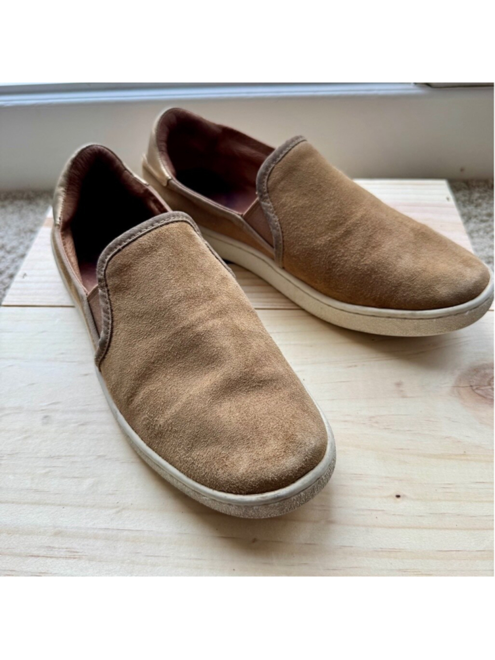 Women's UGG Cas Suede Sneakers Slip-On Shoes Size 8 Brown & Gold Leather